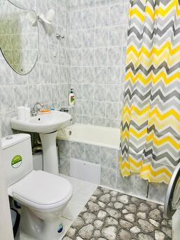 Spacious studio apartment, Almaty - apartment by the day