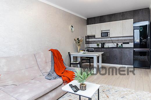 Bright, spacious, renovated apartment, Almaty - apartment by the day