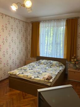 Здається затишна двокімнатна квартира біля автовокзалу. В кв