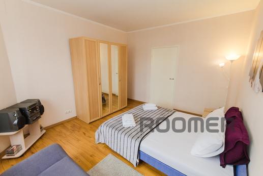 Spacious 3 apartment with two bathrooms, Москва - квартира подобово