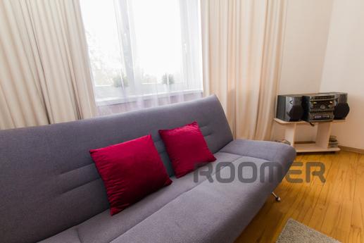 Spacious 3 apartment with two bathrooms, Москва - квартира подобово