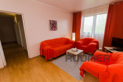 Spacious 3 apartment with two bathrooms, Москва - квартира подобово