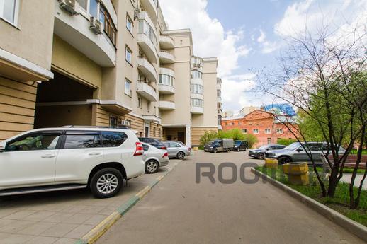 Spacious 3 apartment with two bathrooms, Москва - квартира подобово
