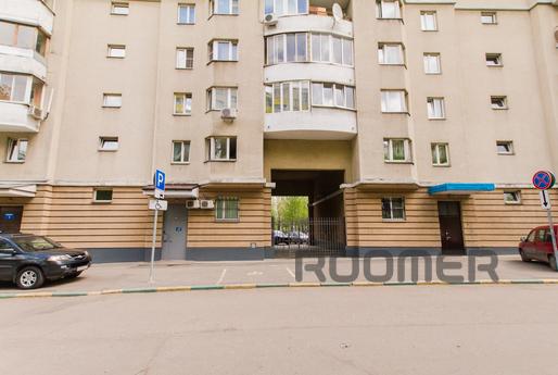 Spacious 3 apartment with two bathrooms, Москва - квартира подобово