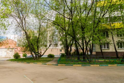 Spacious 3 apartment with two bathrooms, Москва - квартира подобово