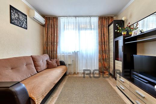 Однокомнатная квартира посуточно , по адресу: ул. Кореновска