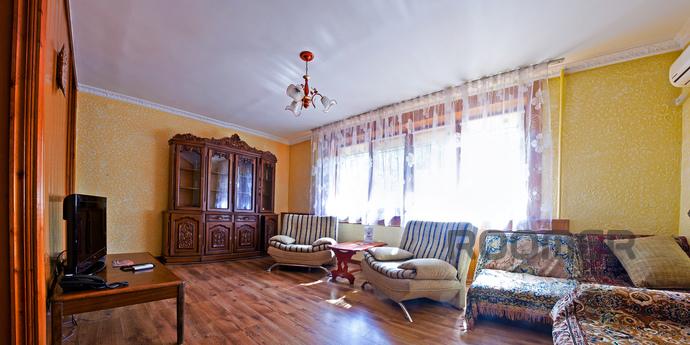 Large apartment in the city center, Almaty - apartment by the day