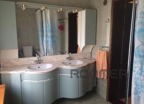spacious two-bedroom apartment in arenas, Almaty - apartment by the day