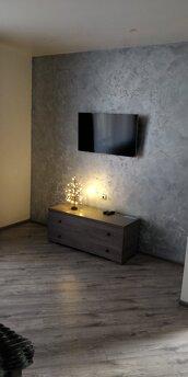 1 km. luxury class Starokostyantynivske, Khmelnytskyi - apartment by the day