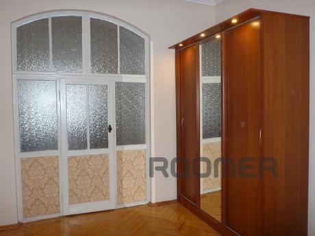 Free for now! 2 Bedrooms,Center, Wi-Fi!, Lviv - apartment by the day