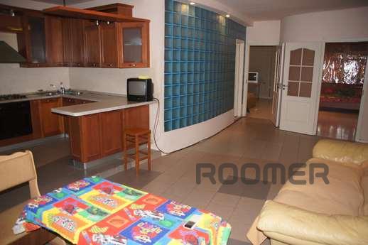 Most of the city center. 5 minutes / railway and bus station