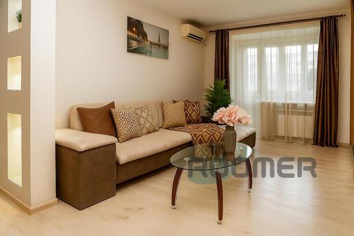 Двухкомнатные апартаменты находятся в самом центре города, в