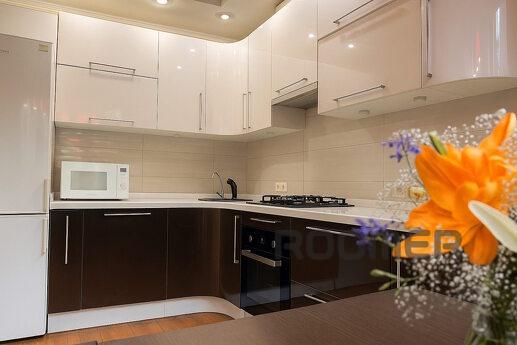 2ком. Люкс возле порта Запорож. площади, Запорожье - квартира посуточно