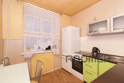 8 березня, Єкатеринбург - квартира подобово