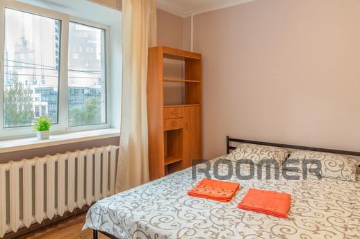 подобово 3 кімн бульва лесі украікі 10, Київ - квартира подобово