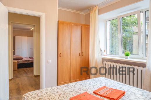 подобово 3 кімн бульва лесі украікі 10, Київ - квартира подобово