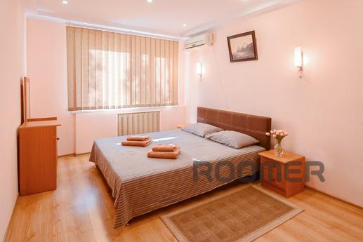 Апартаменти з двома спальнями розташовані за адресою: Нового