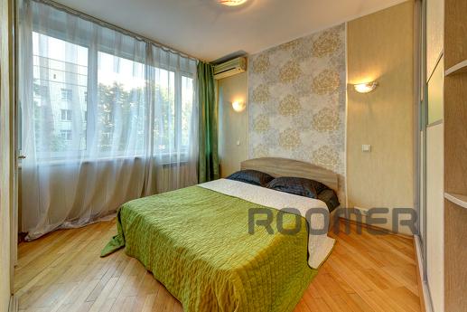 Three-room apartment in the center of Kiev on Bogdan Khmelny