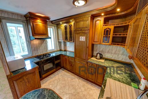 Podobova rent 3k apartment, Kyiv - apartment by the day