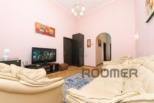 Podobova rent 4k apartment, Kyiv - apartment by the day
