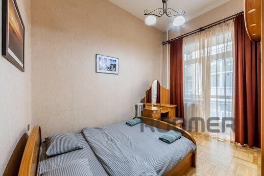 Podobova rent 4k apartment, Kyiv - apartment by the day