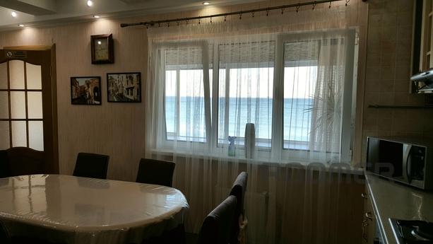 Cottage by the sea (1st line), Odessa - apartment by the day
