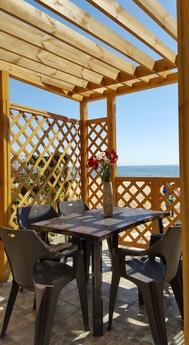 Cottage by the sea (1st line), Odessa - apartment by the day