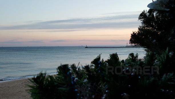 Cottage by the sea (1st line), Odessa - apartment by the day