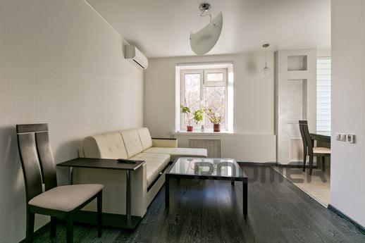 Daily Ukrainian Boulevard 6, Moscow - apartment by the day