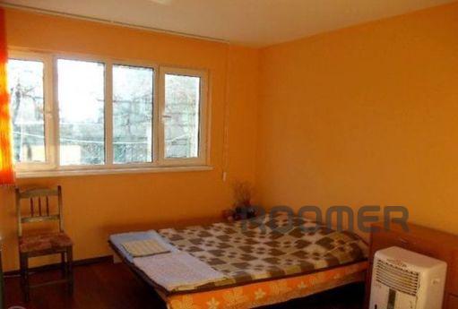 Studio for short term rental for two people. There bed, ward