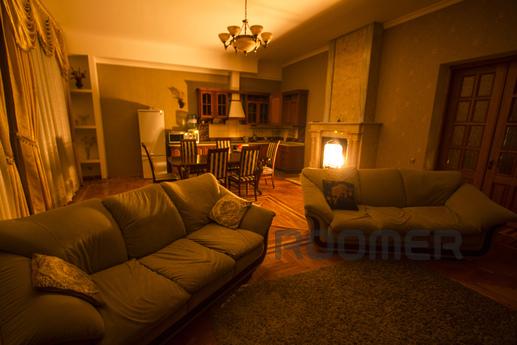 Номер в 2-х рівнях з власним санвузлом з джакузі і кондиціон